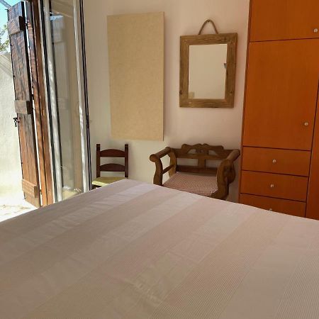 Villa La Familia Maison Traditionnelle Плакиас Экстерьер фото